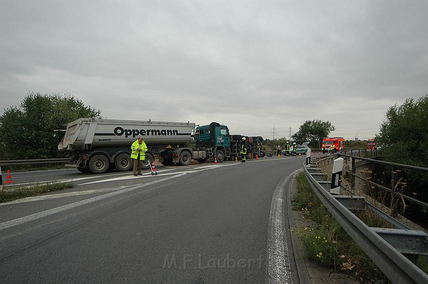 VU LKW umgekippt Kerkraderstr Fotos Fuchs P36.jpg